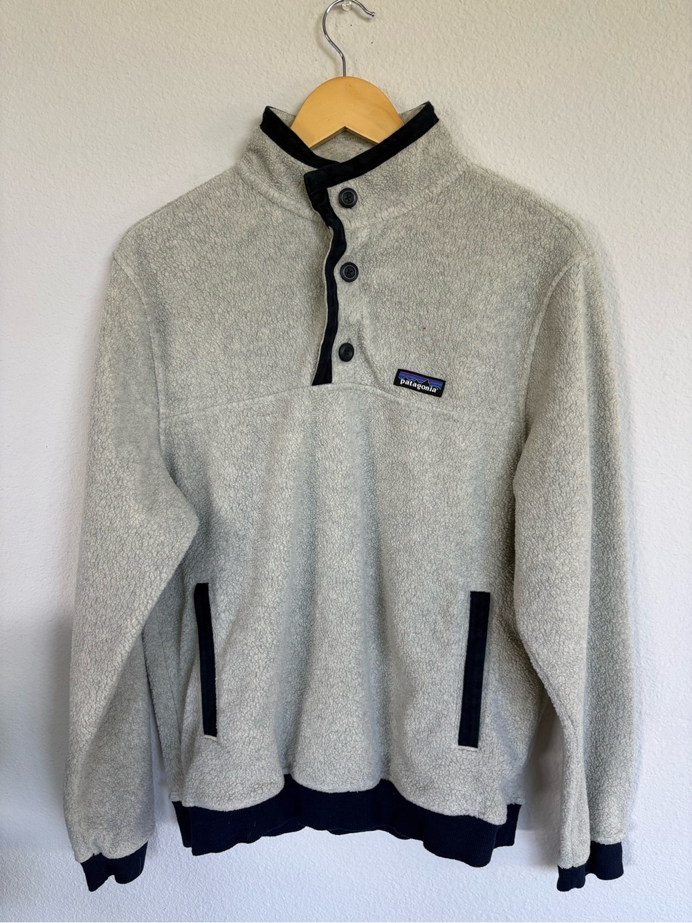 Patagonia Men's Light Gray Fleece Snap Pullover with Black Trim